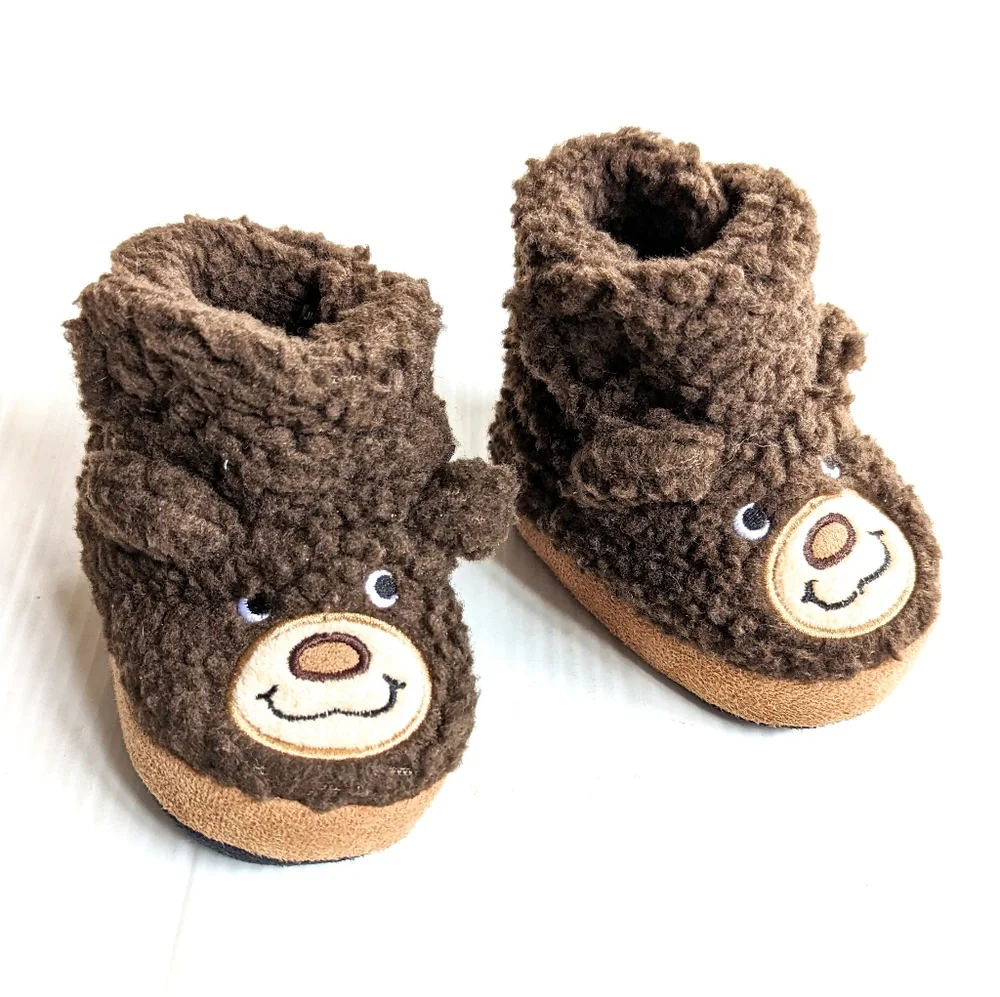 OUTDOOR KIDS brown Sherpa bear face slippers size 18-24 months
